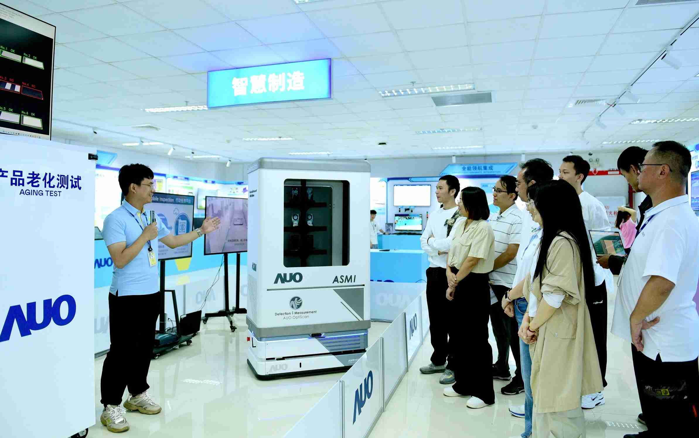 尊龙z6厦门将5G+ABC技术串联生产管理全流程，，，打通研发、、采购、、生管、、、制程、、设备、、、质量等产品全生命周期制造流程，，完成数字化设计、、、、智慧供应链、、智能座舱、、、、全流程设备管理、、数据驱动优化、、、智慧在线检测、、智慧品管等自适应生产模式升级