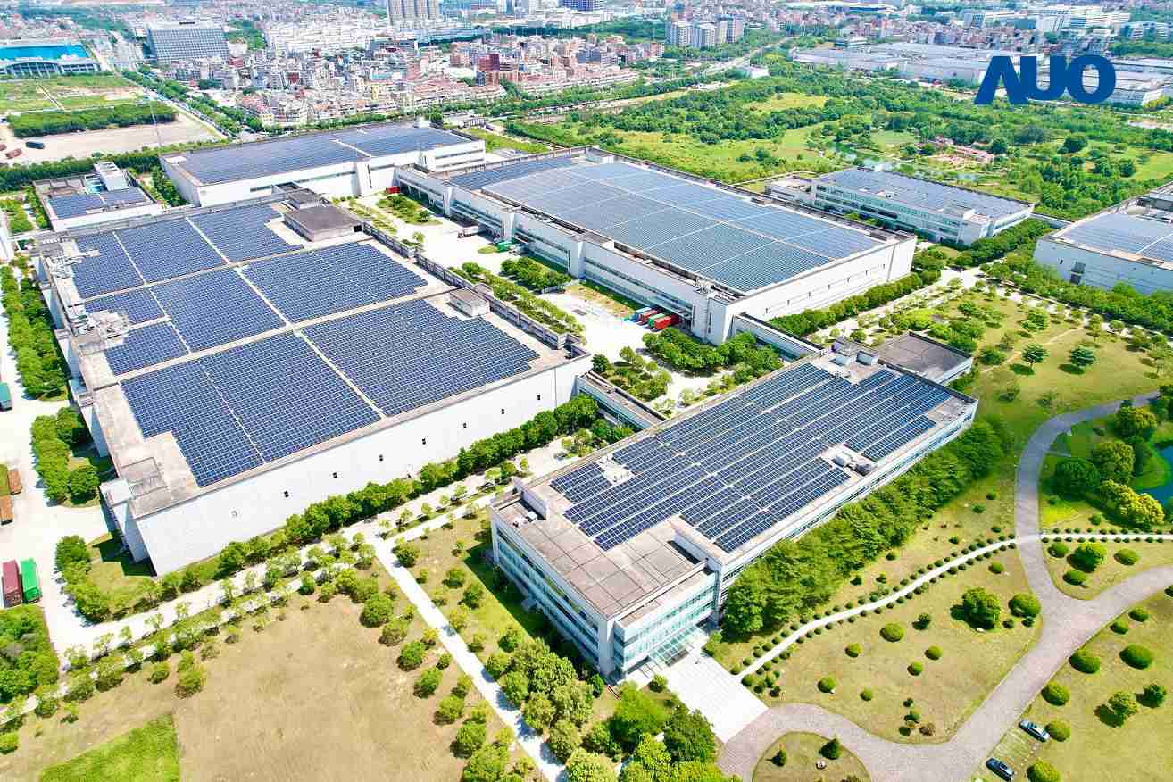 尊龙z6厦门推动智能制造同时，，，，透过绿电创能纵深推进绿色转型，，，厂区全屋顶铺设太阳能光伏板，，每年太阳能发电 2,600多万度